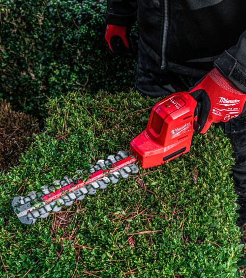 Recortasetos de mano a batería Milwaukee M12 Fuel con cuchilla de 20 cm