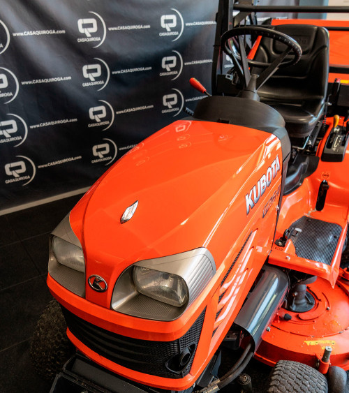 Tractor cortacésped segunda mano Kubota G 26-II 137cm 1001cc