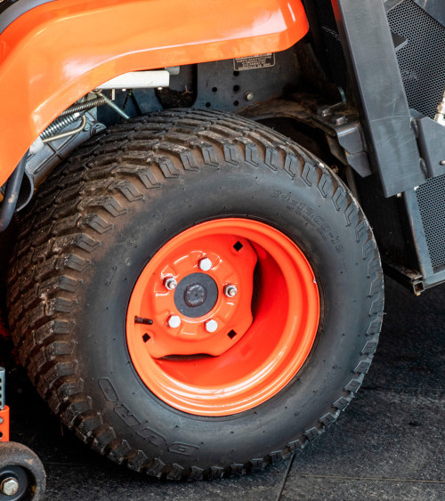 Tractor cortacésped segunda mano Kubota G 26-II 137cm 1001cc