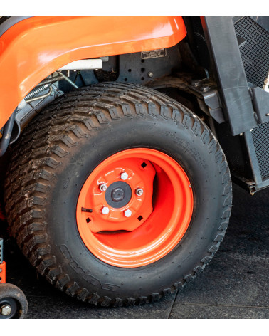 Tractor cortacésped segunda mano Kubota G 26-II 137cm 1001cc