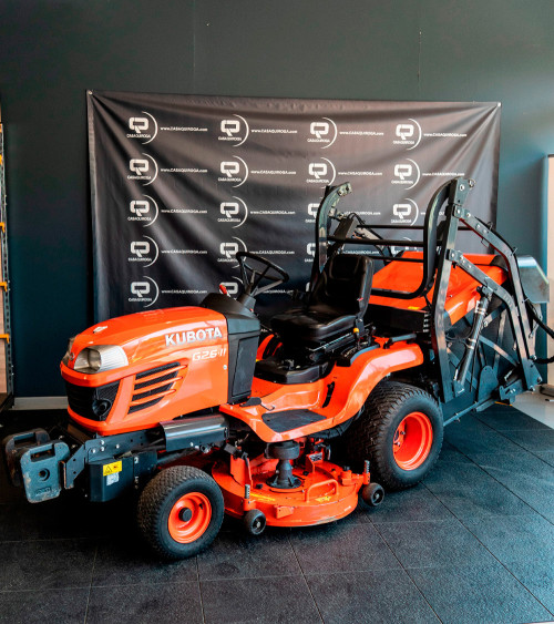 Tractor cortacésped segunda mano Kubota G 26-II 137cm 1001cc