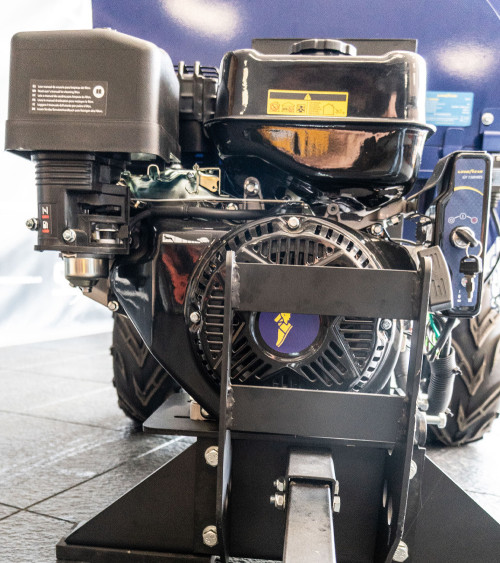 Biotrituradora gasolina hidráulica 15cv 120mm con cuchillas y martillos Goodyear GY 150HWS