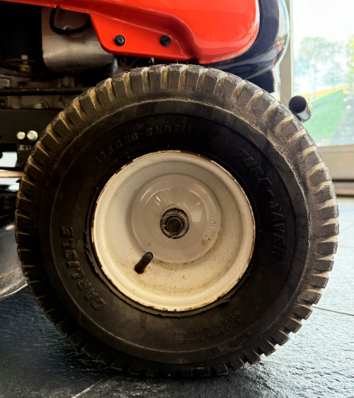 Tractor cortacésped segunda mano MTD LN 200 H 105cm 656cc