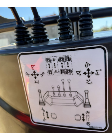 Mini Excavadora Kubota Hauser XR12-9 23HP Diesel Orugas retráctiles Mandos pilotados Giro lateral