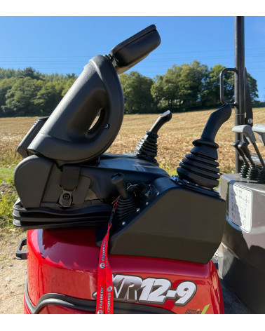Mini Excavadora Kubota Hauser XR12-9 23HP Diesel Orugas retráctiles Mandos pilotados Giro lateral