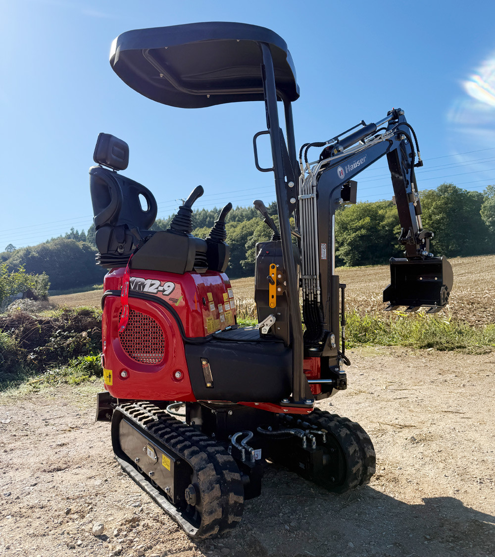 Mini Excavadora Kubota Hauser XR12-9 23HP Diesel Orugas retráctiles Mandos pilotados Giro lateral