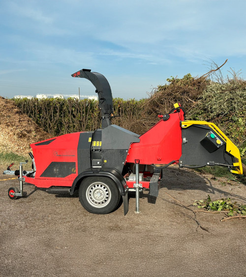 Biotrituradora profesional remolcable Caravaggi CP-210 Gasolina 38HP 210MM