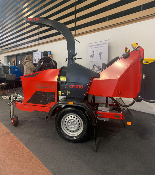 Biotrituradora profesional remolcable Caravaggi CP-210 Gasolina 38HP 210MM