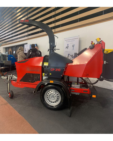 Biotrituradora profesional remolcable Caravaggi CP-210 Gasolina 38HP 210MM