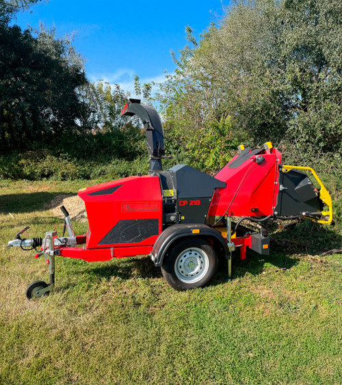 Biotrituradora profesional remolcable Caravaggi CP-210 Gasolina 38HP 210MM