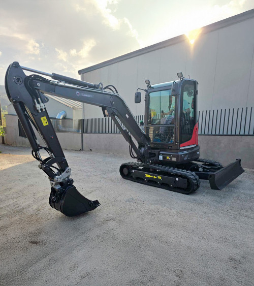 Excavadora Kubota Hauser XR35Pro 25 CV Diesel Cabina completa Giro lateral