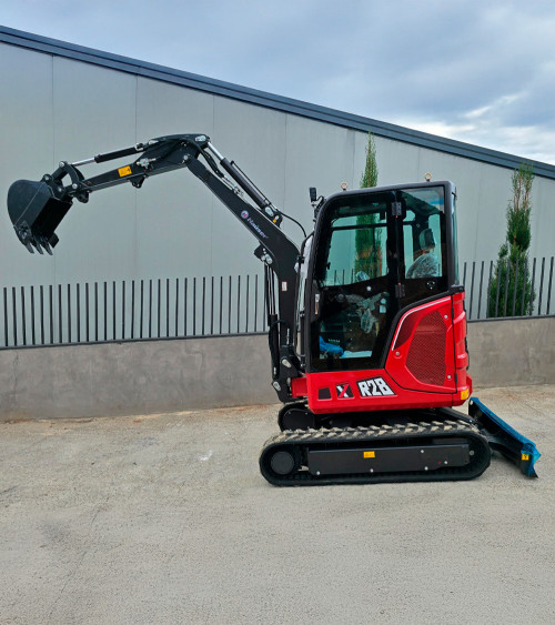 Excavadora Kubota Hauser XR28 19 CV Diesel Mandos pilotados Cabina completa Giro lateral