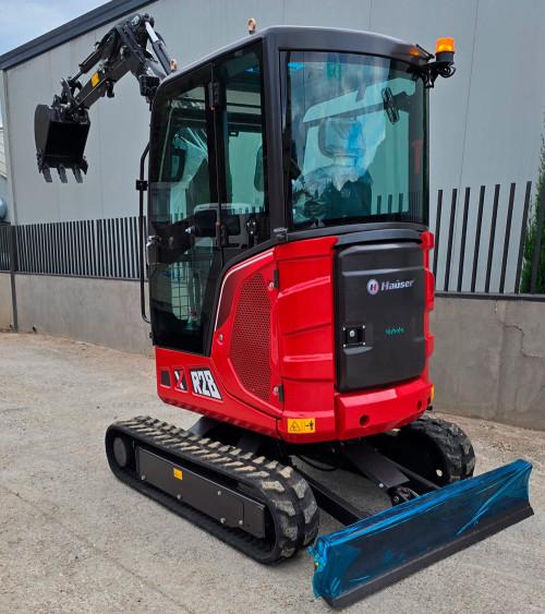 Excavadora Kubota Hauser XR28 19 CV Diesel Mandos pilotados Cabina completa Giro lateral