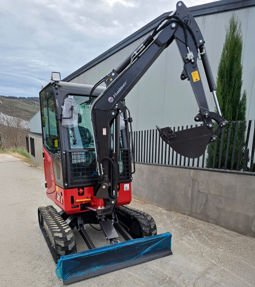 Excavadora Kubota Hauser XR28 19 CV Diesel Mandos pilotados Cabina completa Giro lateral