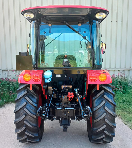 Tractor pequeño TYM 6225C — 58HP Giro 52º