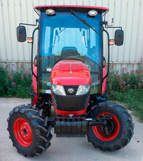 Tractor pequeño TYM 6225C — 58HP Giro 52º