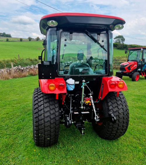 Tractor pequeño TYM 6225C — 58HP Giro 52º