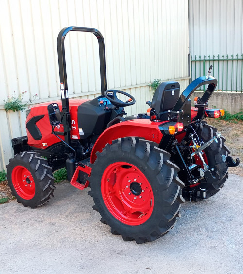 Tractor pequeño TYM F25R — 25HP Giro 52º