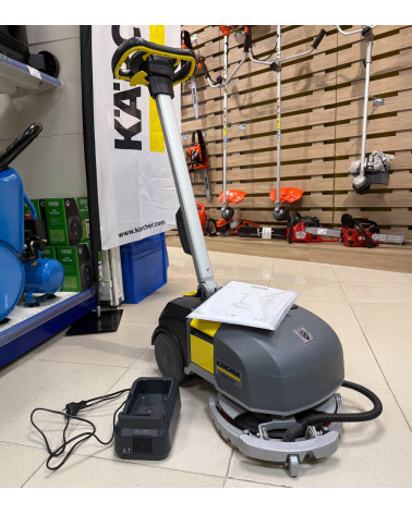 Fregadora aspiradora KARCHER BD 30/4 C Bp Pack Li de segunda mano