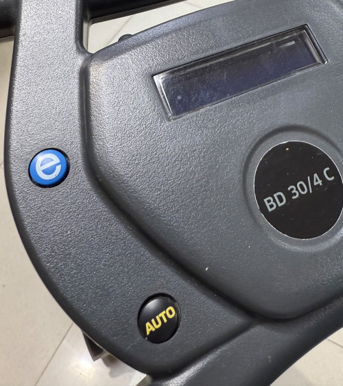 Fregadora aspiradora KARCHER BD 30/4 C Bp Pack Li de segunda mano