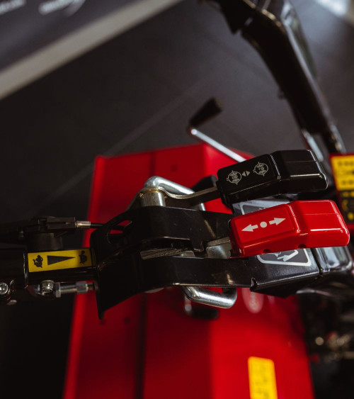 Motocultor Roteco Avenger diesel 418cc 6 veloc. con fresa de 80cm