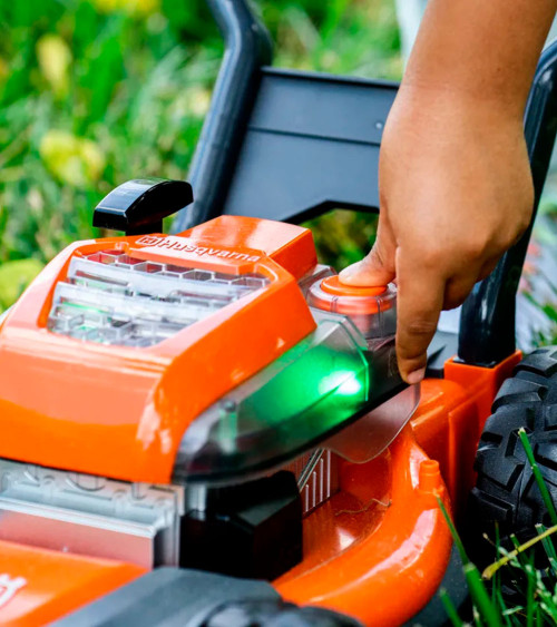Cortacésped Husqvarna de juguete