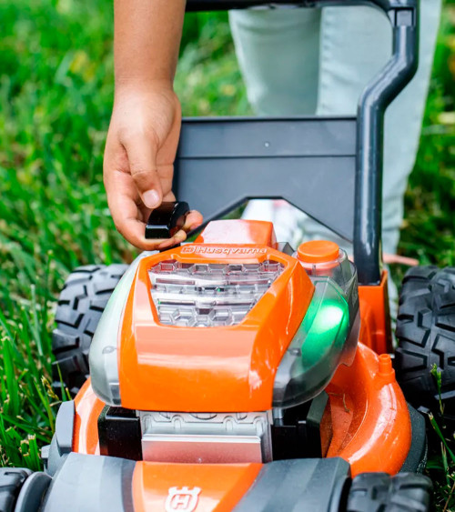 Cortacésped Husqvarna de juguete