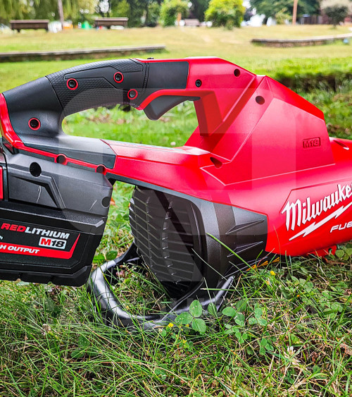 Soplador batería Milwaukee M18 FUEL F2BL-802 (x2 bat 8.0 Ah + cargador)