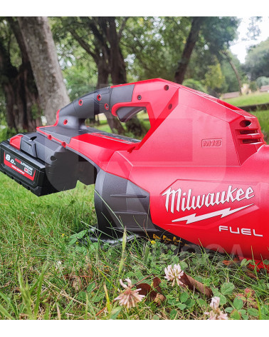 Soplador batería Milwaukee M18 FUEL F2BL-802 (x2 bat 8.0 Ah + cargador)
