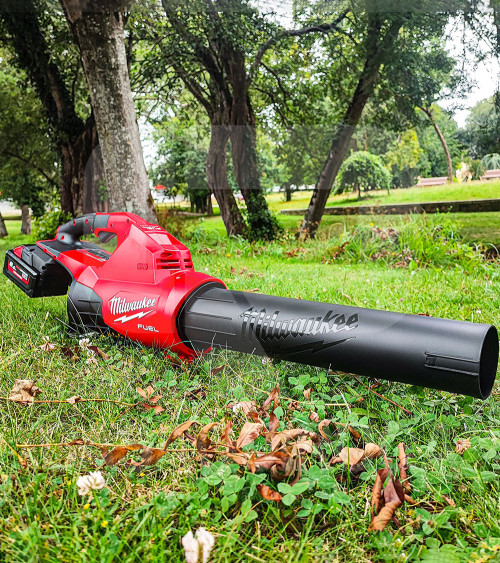 Soplador batería Milwaukee M18 FUEL F2BL-802 (x2 bat 8.0 Ah + cargador)