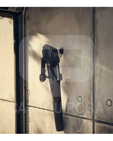 Soplador a batería Husqvarna Aspire B8X-P4A 18V (Kit batería 4.0 Ah y cargador)