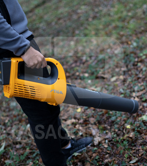 Soplador de hojas batería Stiga BL 100e Kit (batería 4.0 Ah + cargador)