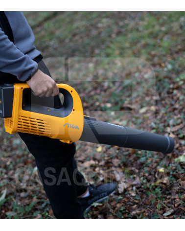 Soplador de hojas batería Stiga BL 100e Kit (batería 4.0 Ah + cargador)
