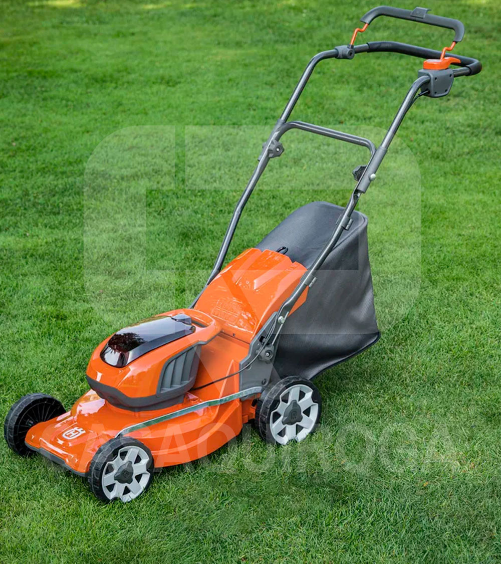 Cortacésped batería Husqvarna LC 137i (sin baterías ni cargador)