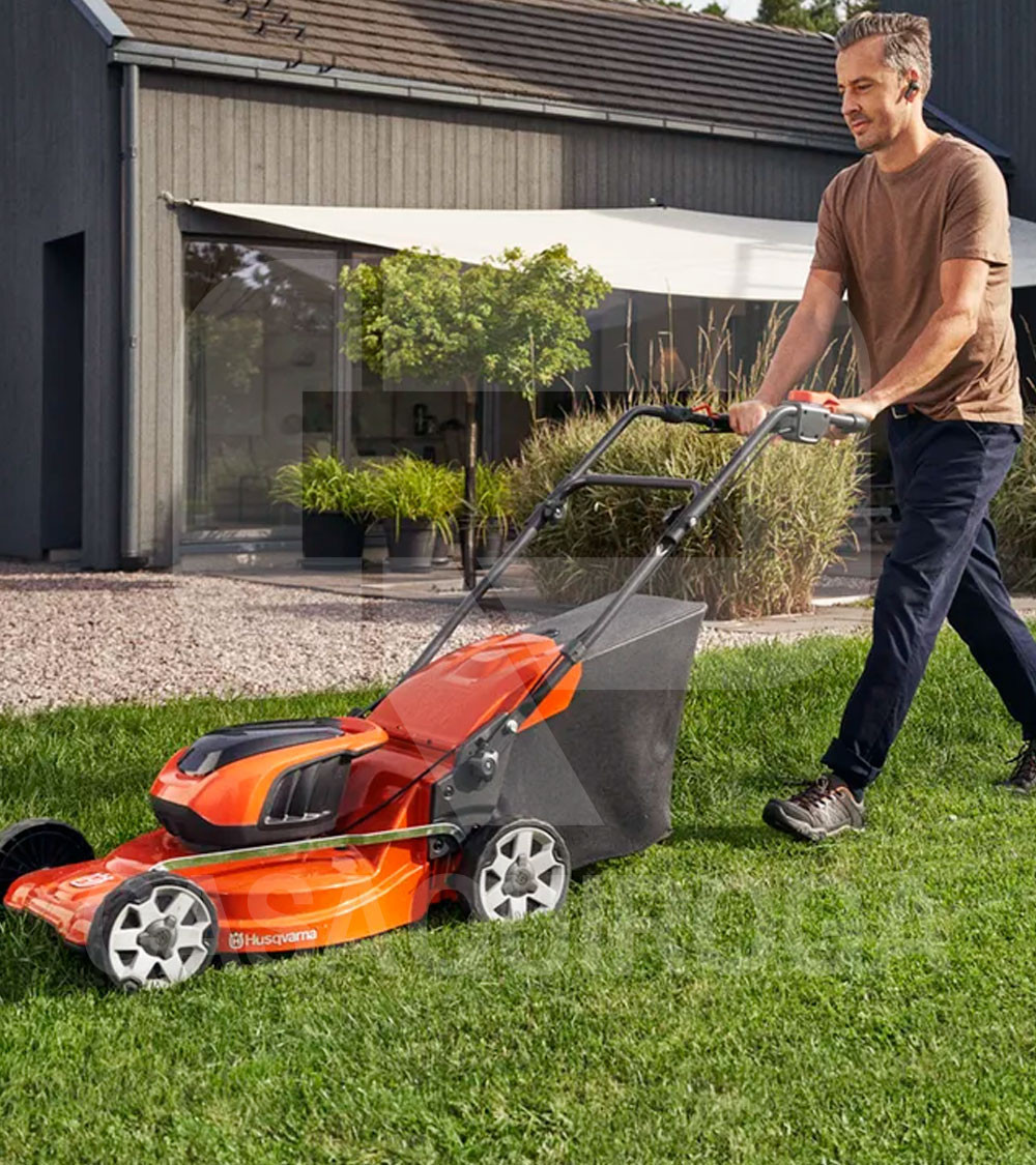 Cortacésped batería Husqvarna LC 142iS (sin batería ni cargador)