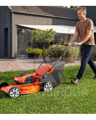 Cortacésped batería Husqvarna LC 142iS (sin batería ni cargador)