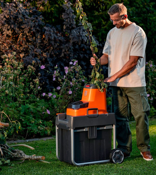 Biotrituradora a batería Husqvarna GS340iS ramas 40mm máximo