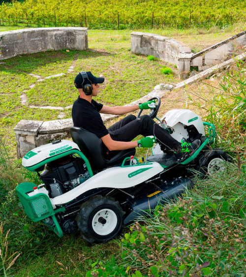 Tractor desbrozadora profesional OREC RM 982F - 4X4 Motor Kawasaki 726 cc 97,5 cm