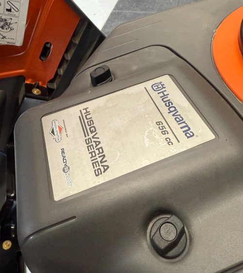 Tractor cortacésped segunda mano Husqvarna TC 142T 656cc 107 cm