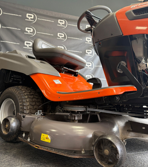 Tractor cortacésped segunda mano Husqvarna TC 142T 656cc 107 cm