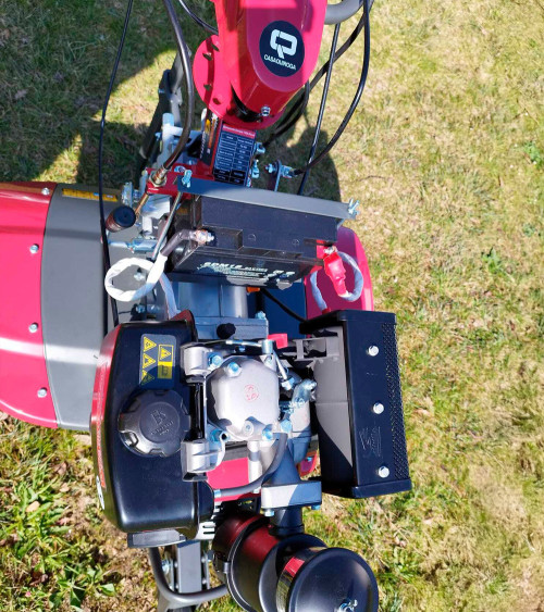 Motoazada diesel Roteco Europa 1100 semi-profesional caja fundición (con ruedas y arado)